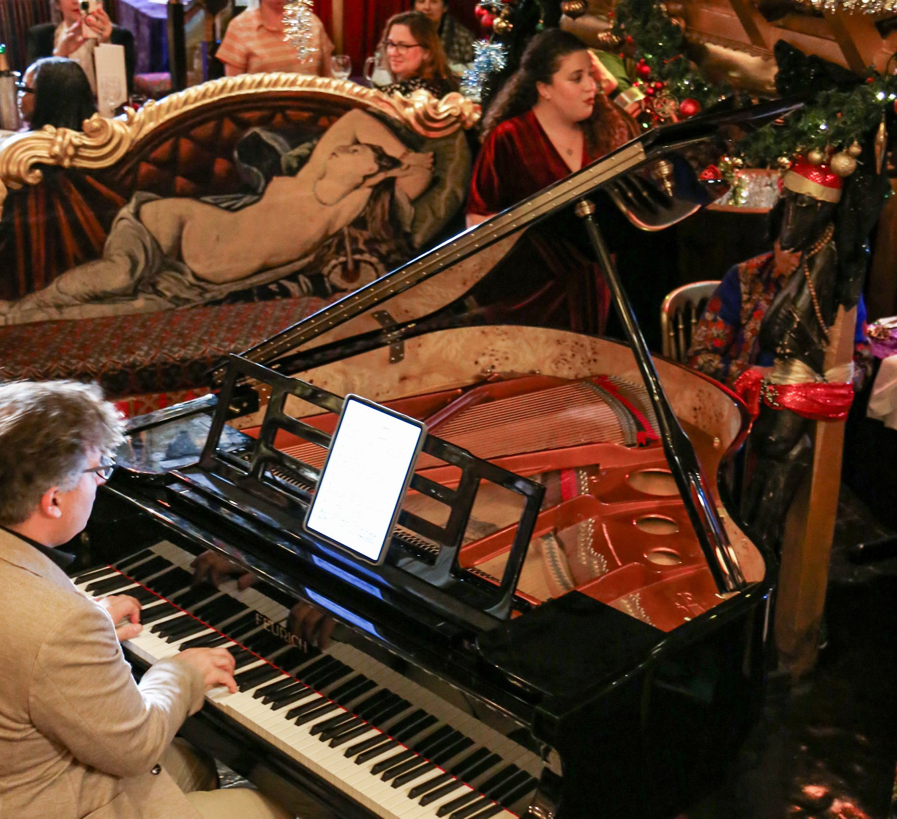 Corporate dinner with live musicians